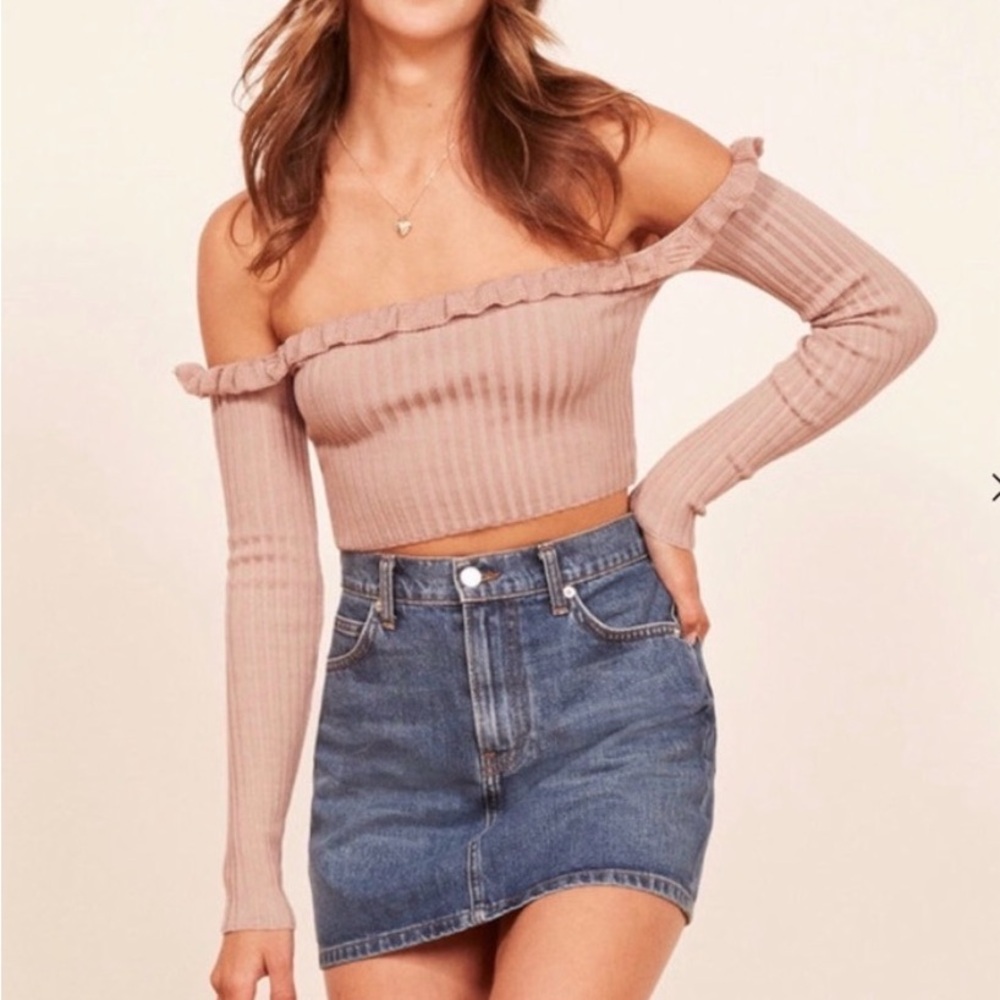 Reformation Off-Shoulder Ribbed Crop Top in Blush size M